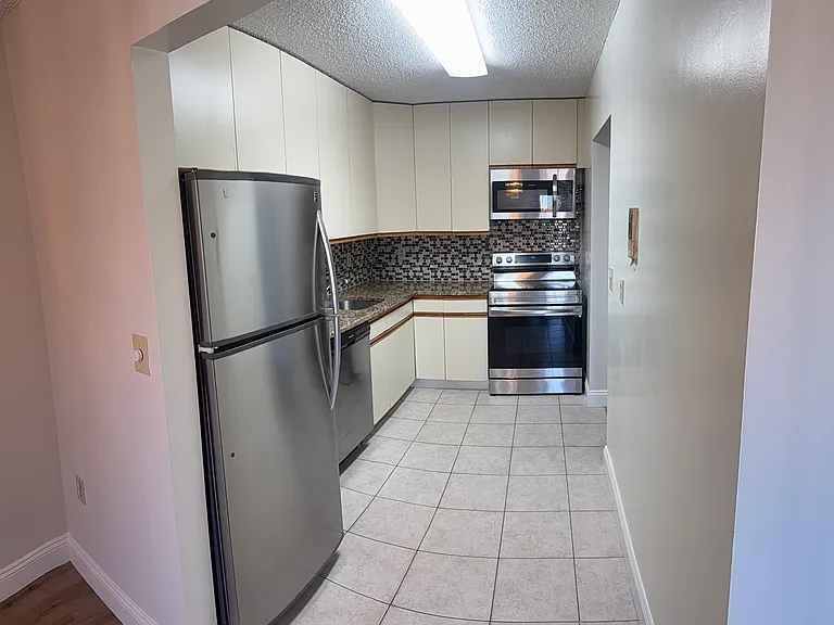10 N Wood Ave #502 — Photo 3