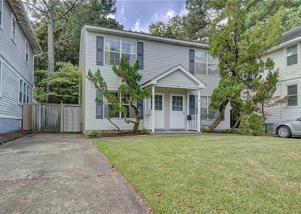 Wonderful Duplex sits on quiet , dead-end block in Highland Park.