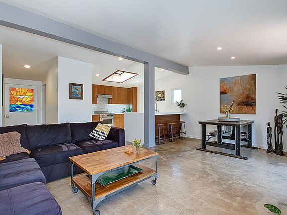 Open concept, living room, dining room & kitchen. Dining roo