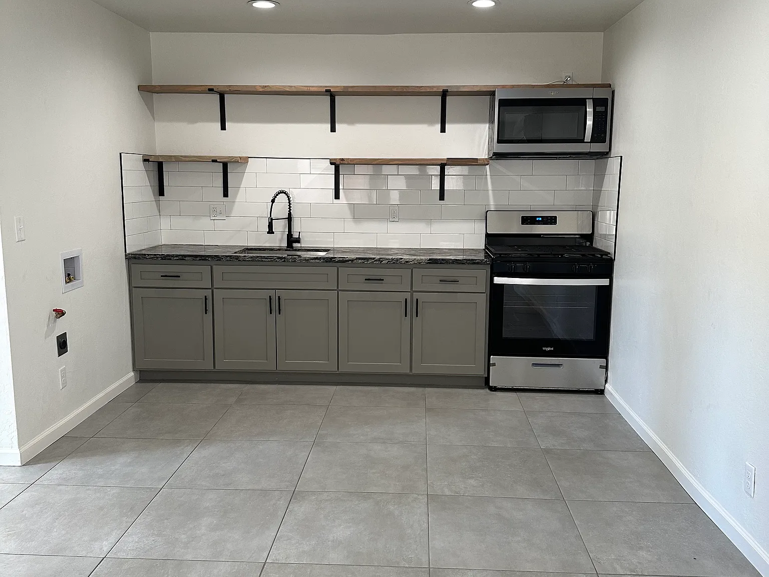 607 S Garden St — Photo 3