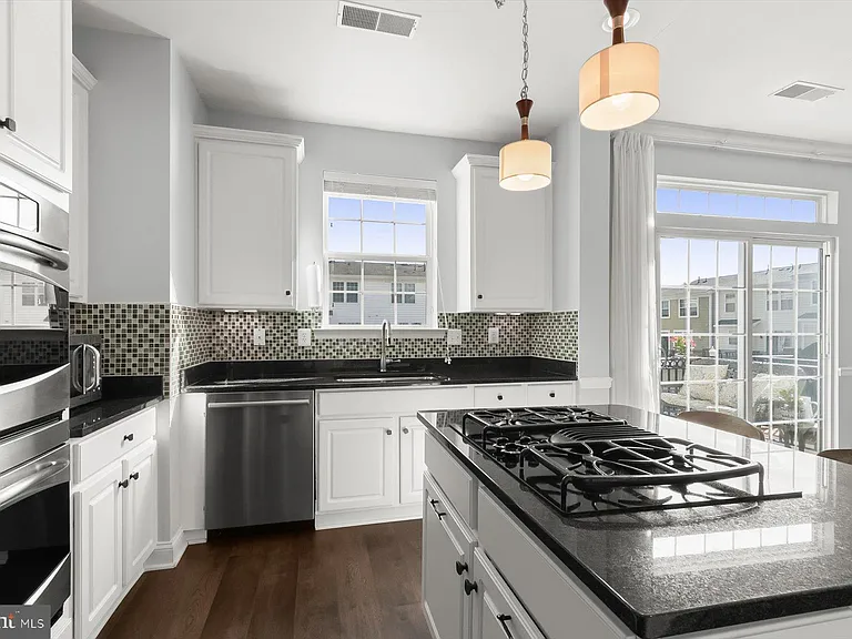 7207 Phelps Hill Ct — Photo 17
