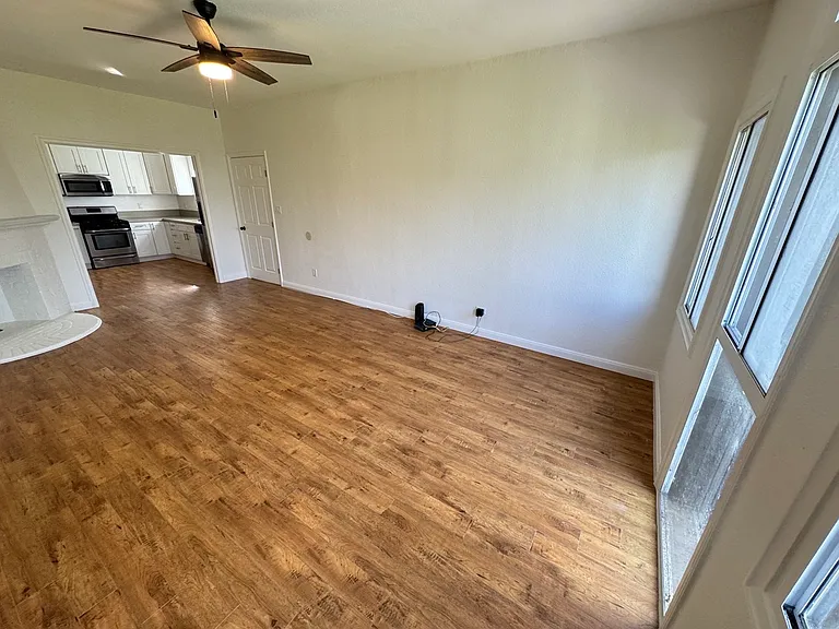 2336 W 21st St #2336 — Photo 6