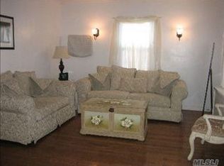 283 Cleveland St, Franklin Square, NY 11010