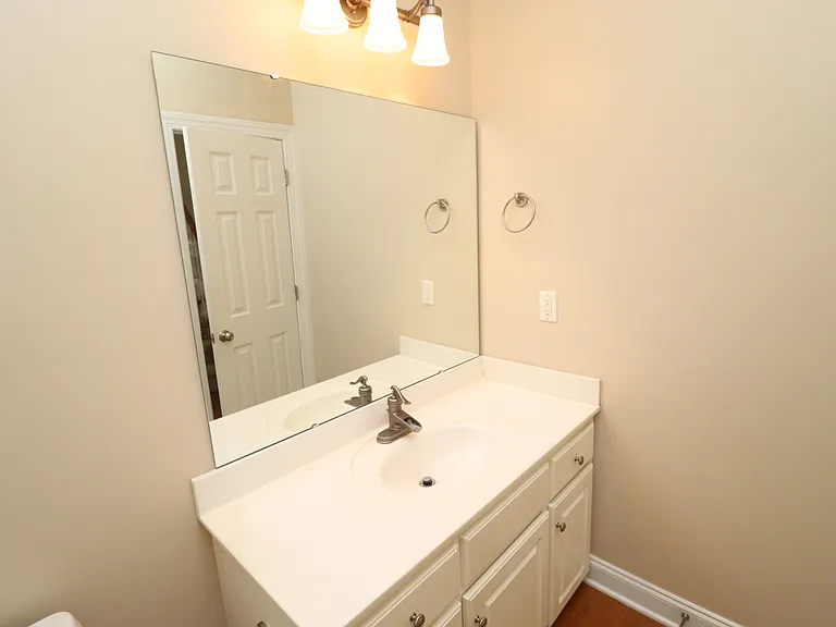36 W Trafalgar Ct — Photo 19