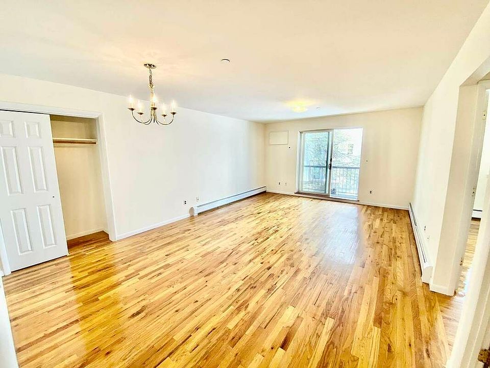1st image of 474 Ovington Ave #3CC