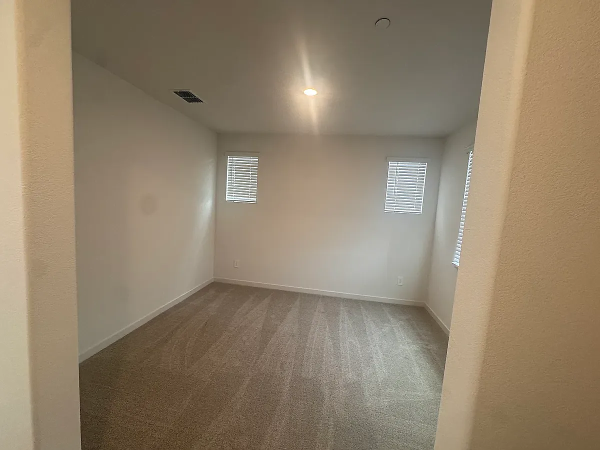 Building Photo - 656 Channel Cir