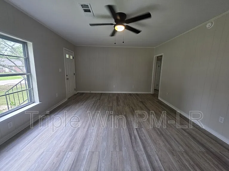 104 E Georgia St — Photo 10