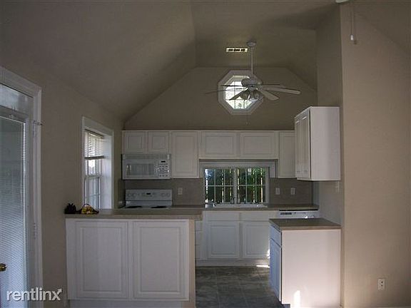 602 E. Canal interior (13)