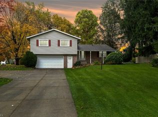 1435 Galaxy Cir, Mogadore, OH