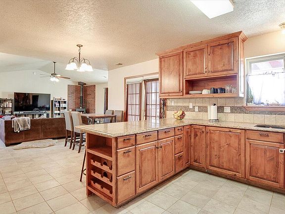 5th image of 2 McLaughlin Ln