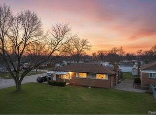 32960 Oakview Dr, Warren, MI 48092