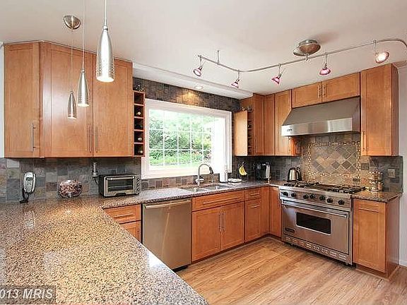 5th image of 12024 Meadowville Ct