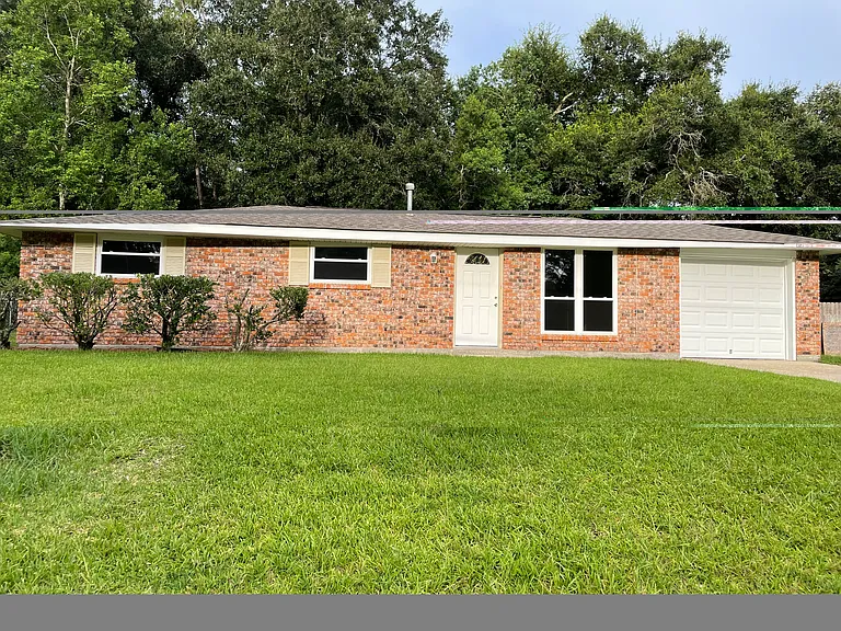1417 Lafayette Ln — Photo 1