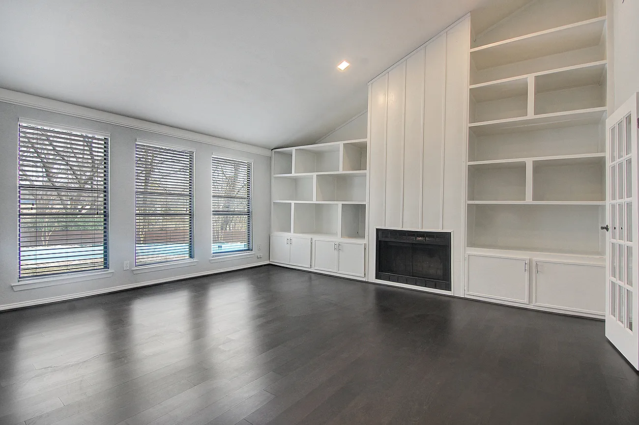3 bed, 2.5 bath, 2715 sqft, $3,200 — Photo 2