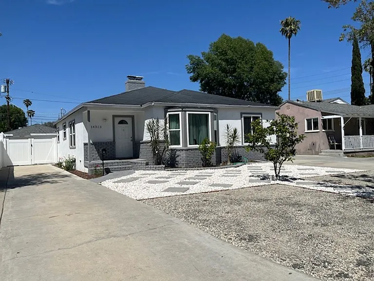 14313 Collins St — Photo 1