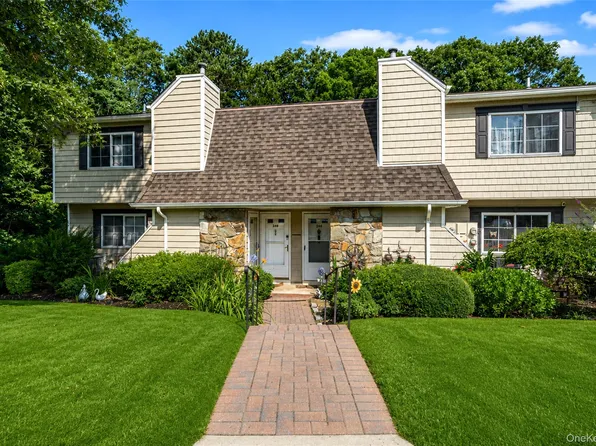244 Lake Pointe Circle #244, Middle Island, NY 11953
