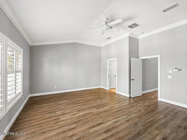 905 2nd St N #F — Photo 33