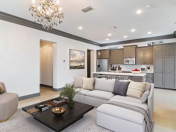 3rd image of 516 E Ashby Pl