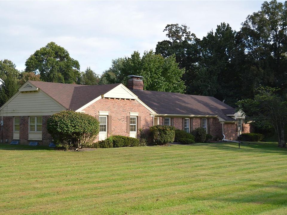 1st image of 25 Williamsburg Estates Dr