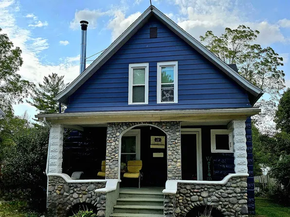 715 Pine Ave, Alma, MI 48801