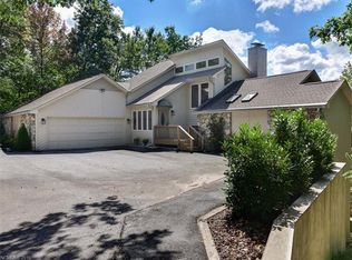 118 Honey Locust Dr, Mills River, NC 28759