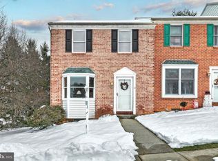 10 Hunters Run Ct, Red Lion, PA 17356