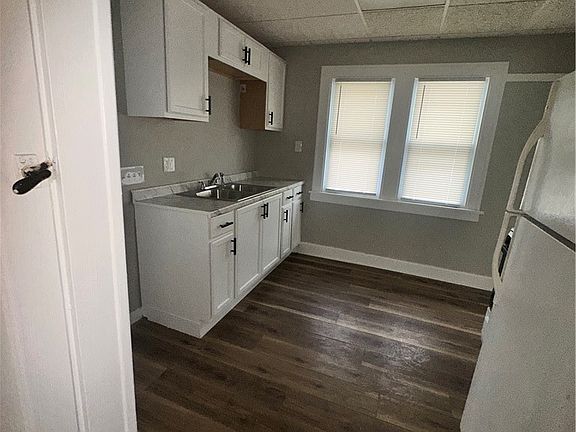 2nd image of 1842 Colonnade Rd