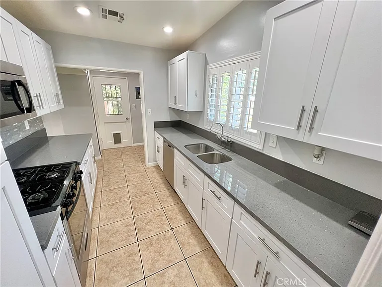 3085 Kathleen St — Photo 5
