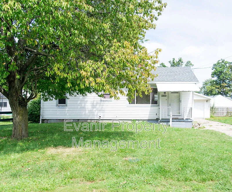 3 bed, 1.0 bath, 864 sqft, $1,390 — Photo 1