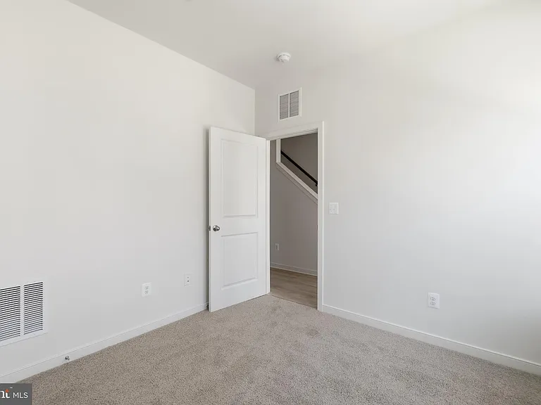18002 Alicia Ave — Photo 6