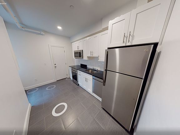 2nd image of 123 Sutherland Rd #2