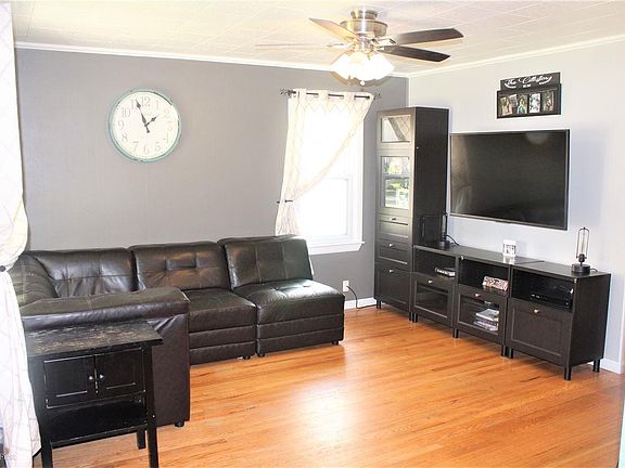 3rd image of 3210 N Wilson Ave