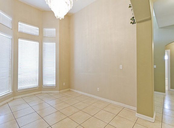 4th image of 712 Huisache St