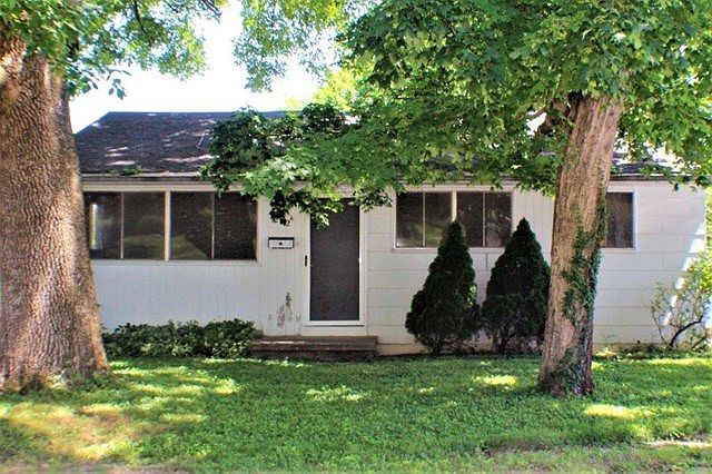 1st image of 222 Cedar St