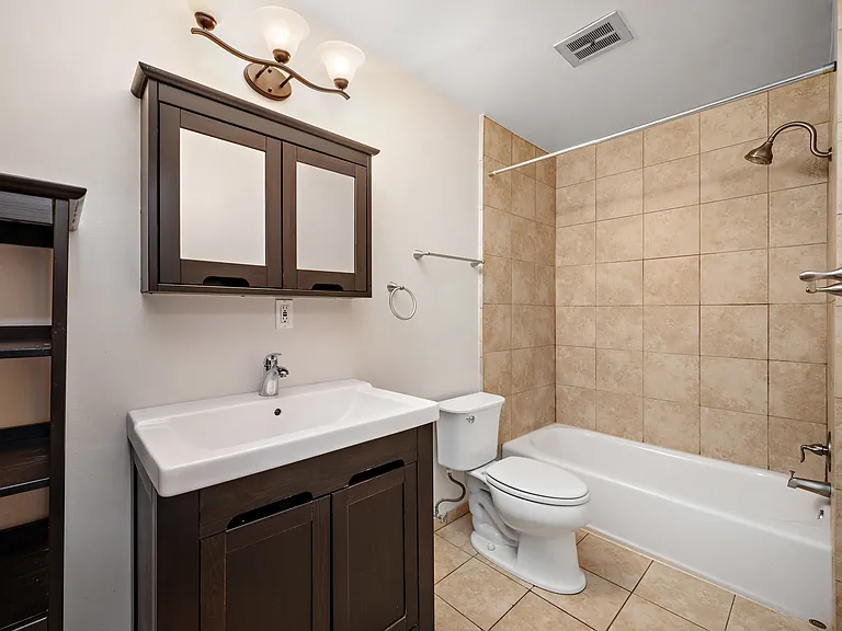 Maple Tree Manor — Photo 4