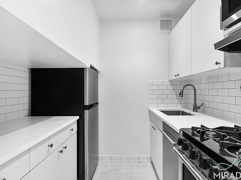 43 W 16th St #8B — Photo 8