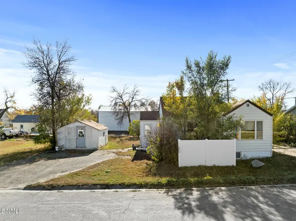 310 W 6th St, Fairview, MT 59221