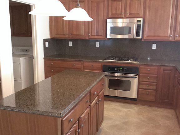 4th image of 1255 Hawthorne Ln