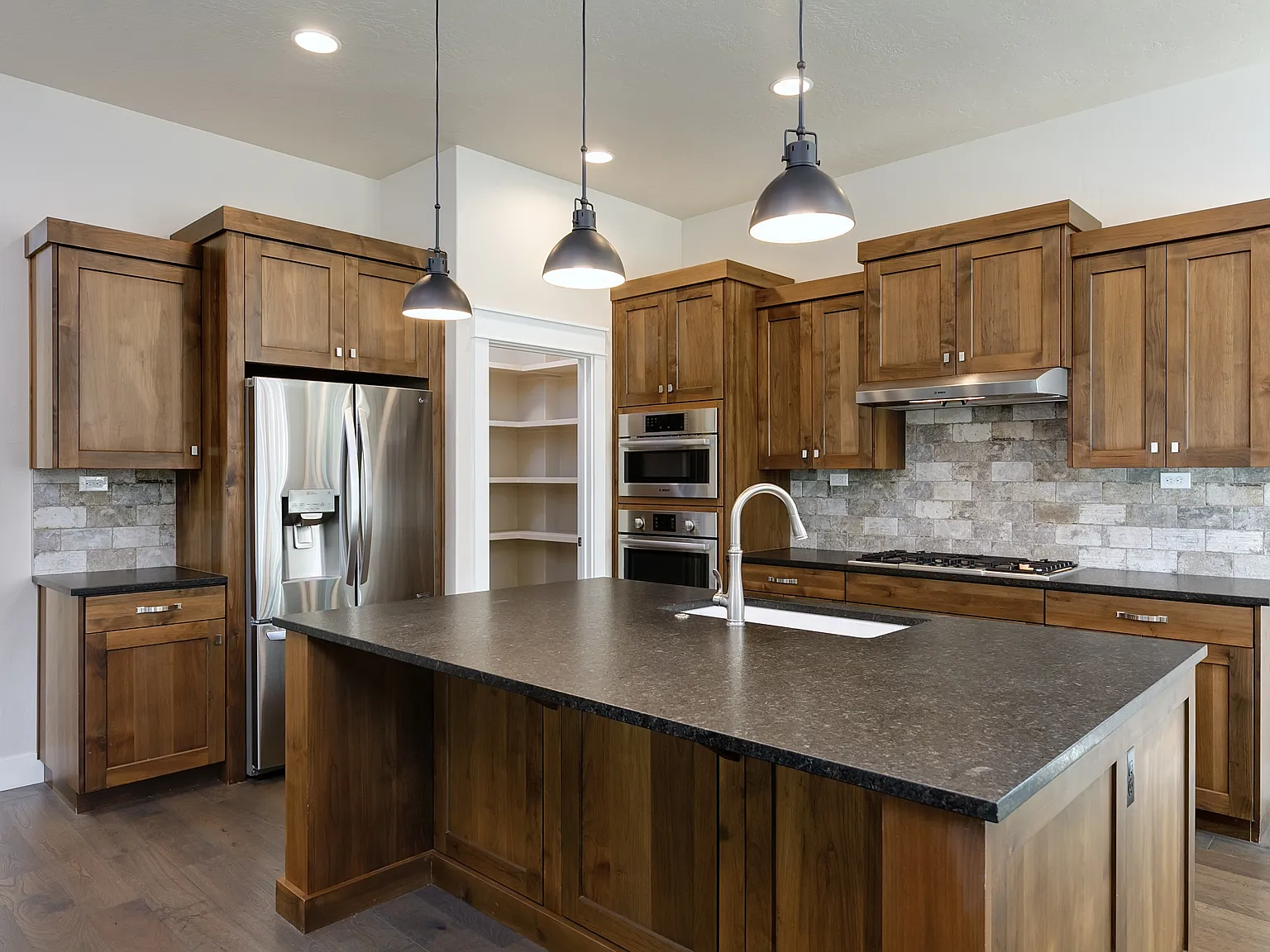 3 bed, 1660 sqft, $2,700 — Photo 4