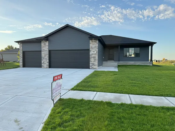 1005 33rd St, Hastings, NE 68901