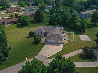 1717 Hillcrest Ct, Mendota, IL 61342