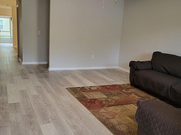 4th image of 322 Belvedere Way