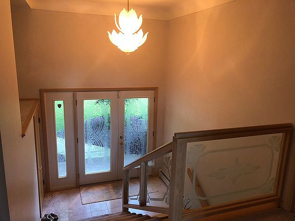 Foyer w/custom railing