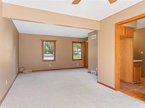 3rd image of 4754 Michigan Blvd