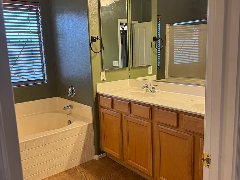 3424 E Vernon St — Photo 14