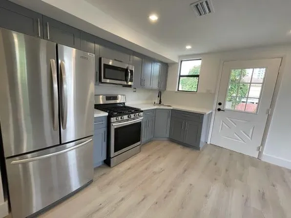 445 SW 3rd St, Miami, FL 33130