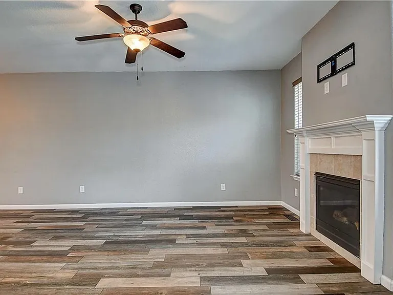 624 Foster Ln — Photo 17