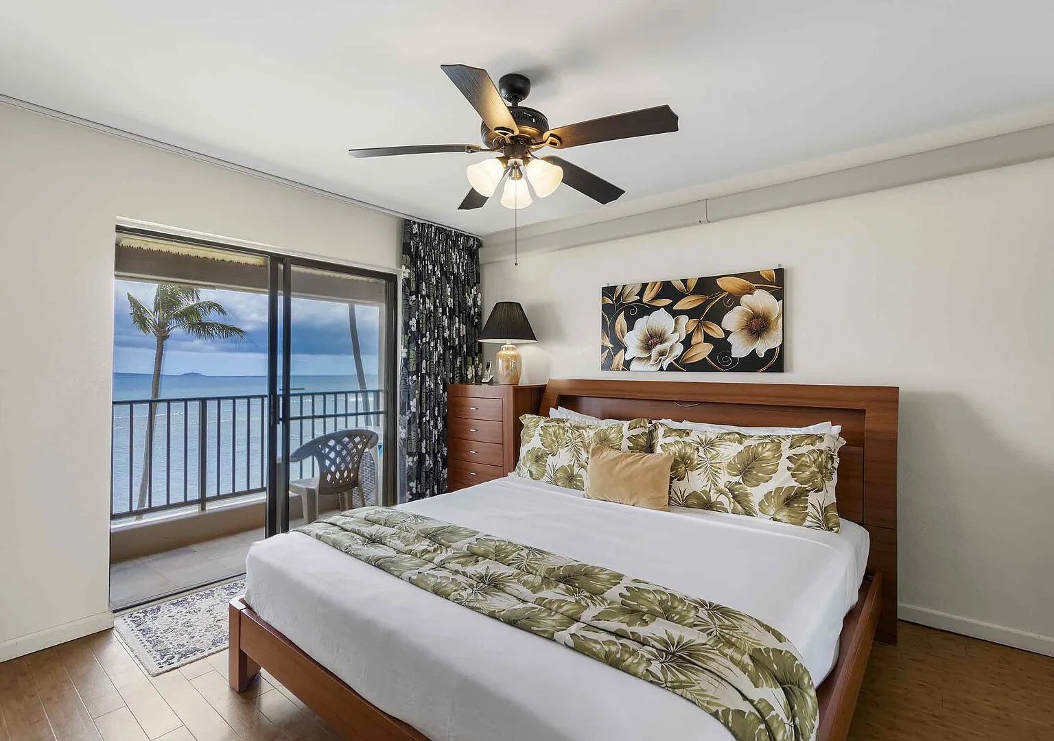 Lauloa 410 - Top Floor, Oceanfront Lanai, Molokini & Halaeakala Views, — Photo 3
