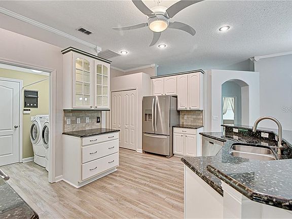 4th image of 2203 Treymore Dr