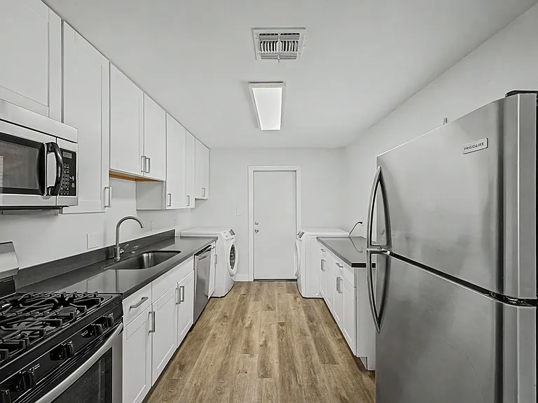 217 N Elm St #H — Photo 14